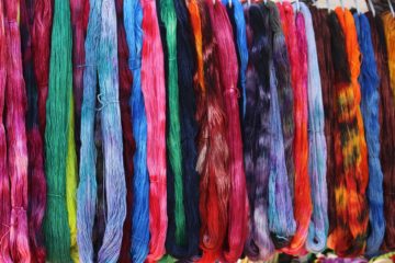 Fili di lana colorati